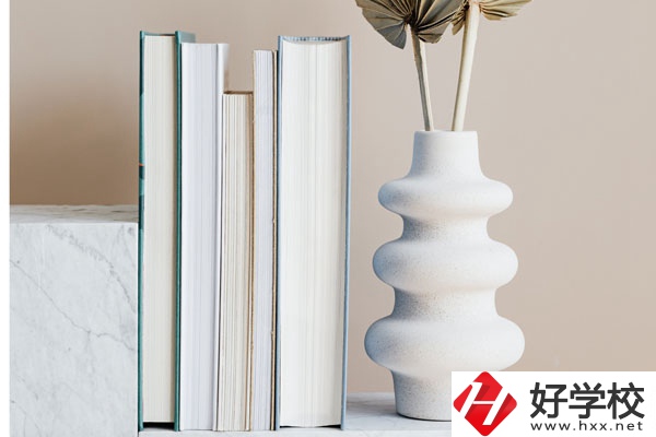 湖南省懷化工業(yè)中等專業(yè)學(xué)校好不好？學(xué)校環(huán)境怎么樣？