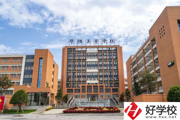新化縣楚怡工業(yè)學(xué)校辦學(xué)條件怎么樣？