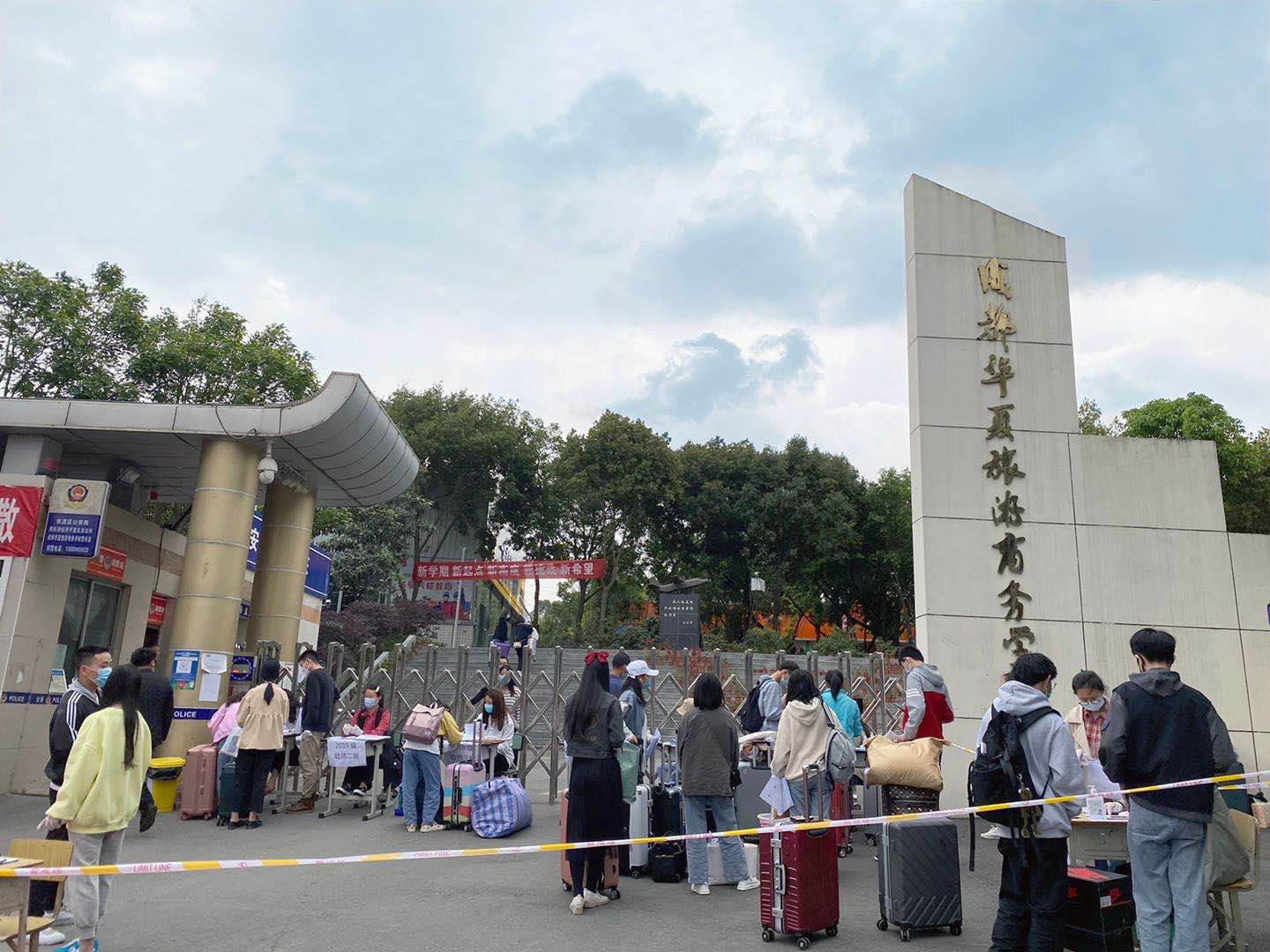成都華夏旅游商務(wù)學(xué)校環(huán)境如何？