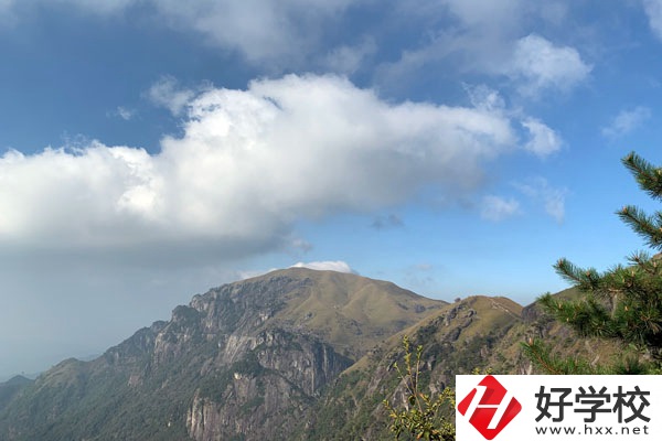 衡陽(yáng)信息網(wǎng)絡(luò)工程學(xué)校宿舍以及食堂環(huán)境怎么樣？