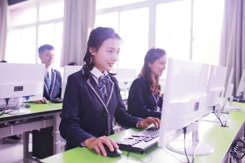 女生適不適合學(xué)計算機專業(yè)？