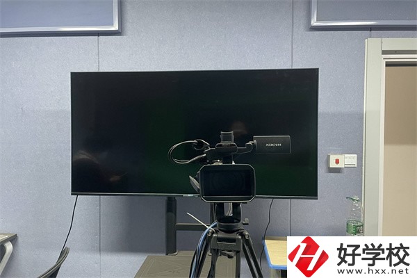 株洲英泰職校是中專嗎？學(xué)費(fèi)需要多少？