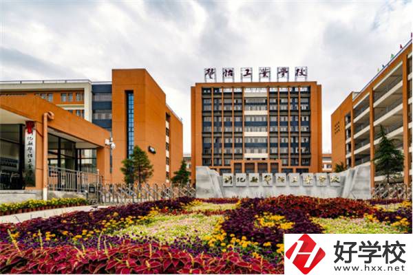 婁底有哪些公辦職高？職高和中專有什么區(qū)別？