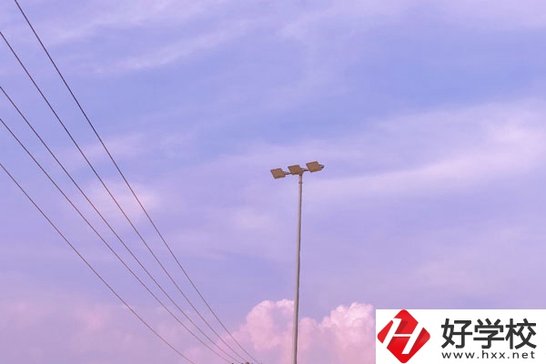 婁底市工貿(mào)職業(yè)中專學校怎么樣？