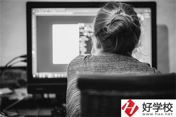女生在湖南讀職高學(xué)什么專業(yè)好？可以參加高考嗎？