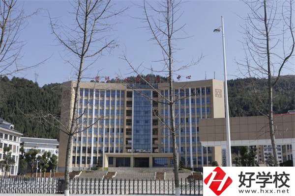 湘西有哪些學(xué)美發(fā)的中職學(xué)校？專(zhuān)業(yè)好就業(yè)嗎？