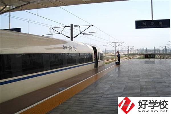 湘潭有可以學(xué)高鐵乘務(wù)的中專嗎？就業(yè)薪資高嗎？