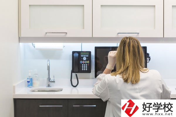 女生在衡陽讀衛(wèi)校怎么樣？有前途嗎？