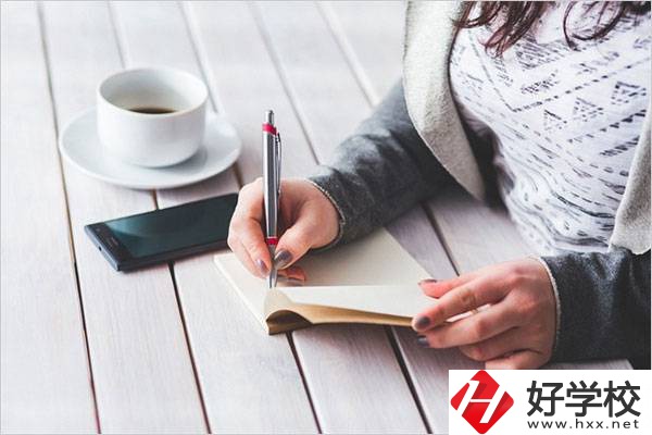 有在讀高中不想讀轉職校的例子嗎？能轉到湖南職校嗎？
