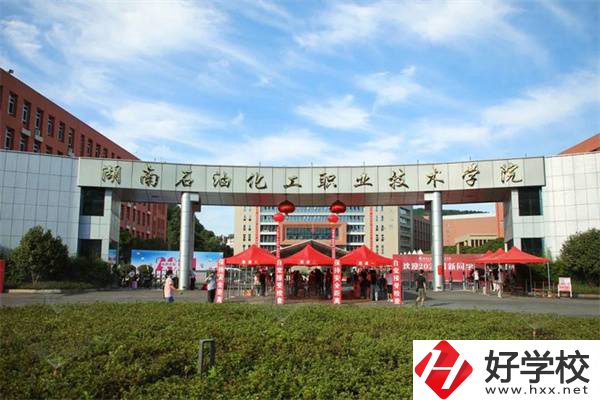岳陽有哪些公辦大專招初中生？就業(yè)率高嗎？