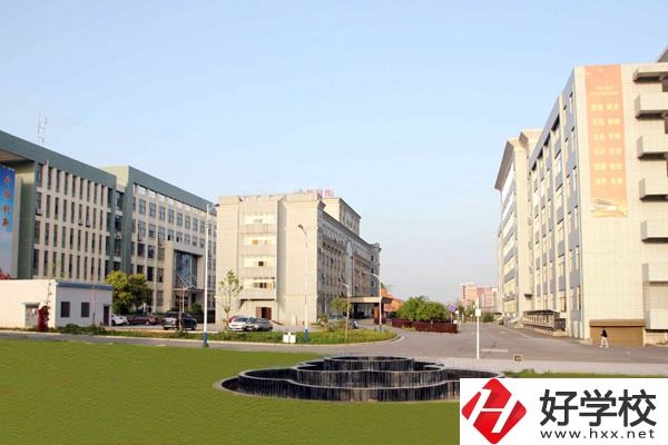婁底技師學院有哪些特色專業(yè)？設(shè)施如何？