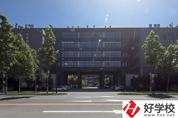 株洲市工業(yè)中等專業(yè)學(xué)校怎么樣？