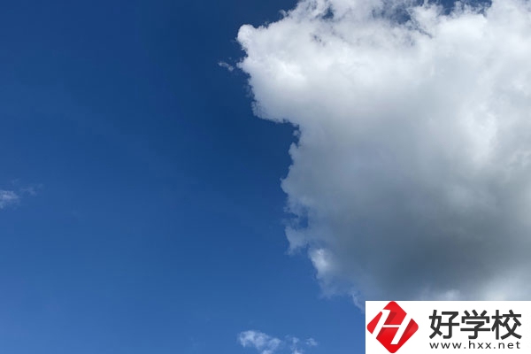 湖南有哪些中職學(xué)校服裝設(shè)計(jì)專業(yè)比較好？