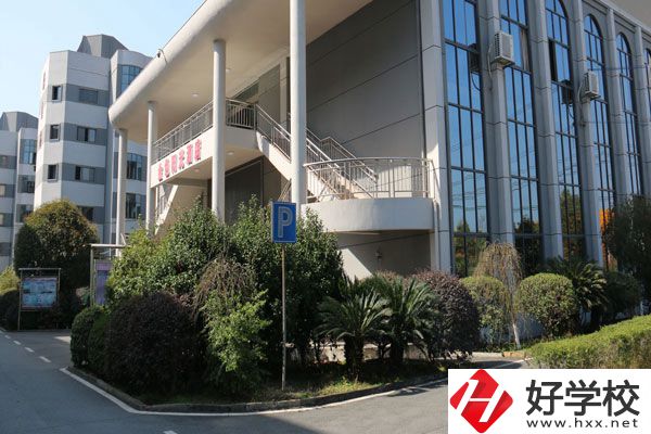 株洲地區(qū)中考四百分可以上職高嗎？