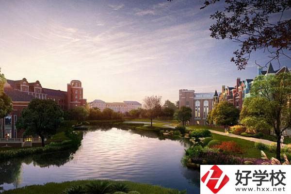長沙市拔萃中等職業(yè)學(xué)校環(huán)境怎么樣？是公辦還是民辦？