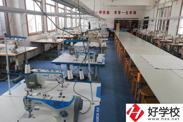 安鄉(xiāng)縣職業(yè)中專開(kāi)設(shè)了哪些熱門專業(yè)？