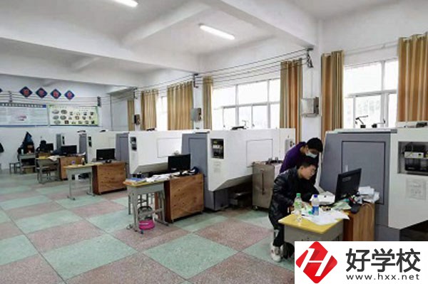 漣源市工貿職業(yè)中等專業(yè)學校有哪些特色專業(yè)？