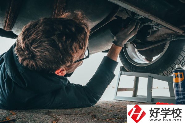湖南省經(jīng)濟(jì)貿(mào)易職業(yè)中專學(xué)校汽車維修值得學(xué)嗎？
