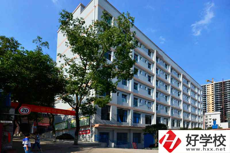 湖南省冷水江市技工學(xué)校有哪些專業(yè)？