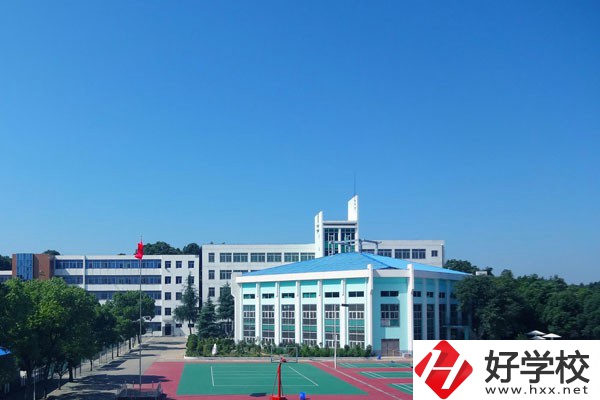 岳陽市中岳經(jīng)貿(mào)職業(yè)技術(shù)學(xué)校是公辦還是民辦？學(xué)費(fèi)貴嗎？