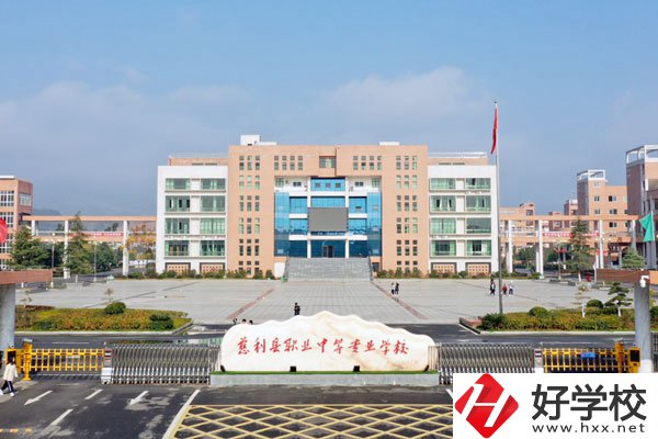 張家界有哪些公辦的中職學(xué)校？分別有些什么專業(yè)？