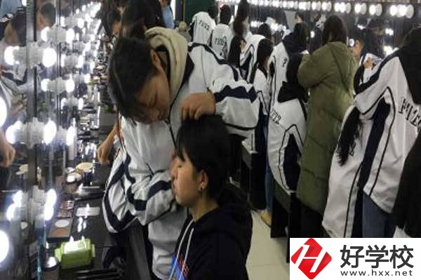 湖南省鳳凰縣職業(yè)中專學(xué)校有哪些好的專業(yè)選擇？