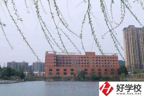 岳陽有哪些公辦技校？學(xué)費(fèi)一般是多少？