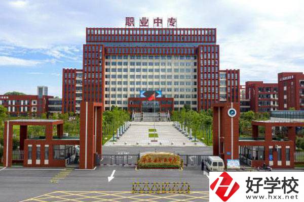 想在岳陽市學(xué)汽修專業(yè)？來看看這兩所學(xué)校