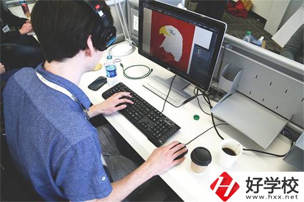 湖南初中生讀職校學(xué)什么專業(yè)比較好？哪個(gè)專業(yè)好考公？