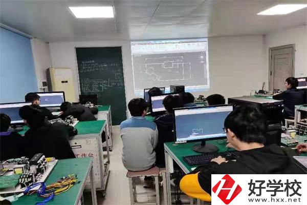 攸縣有幾所私立中職學校？私立學?？孔V嗎？