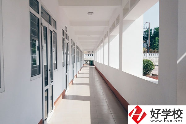 衡陽(yáng)市鐵路運(yùn)輸職業(yè)學(xué)校好不好？宿舍怎么樣？