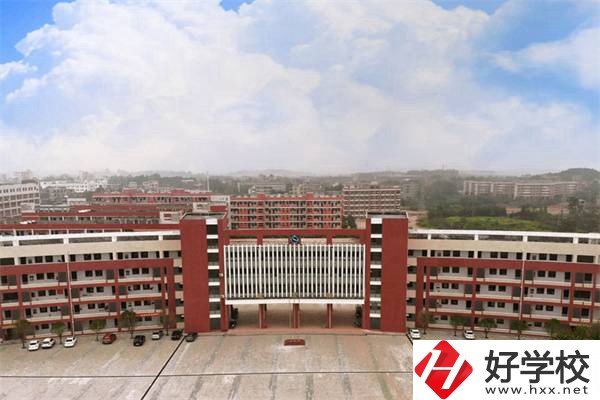 藍(lán)山縣職業(yè)中等專業(yè)學(xué)校是公辦學(xué)校嗎？有什么專業(yè)？
