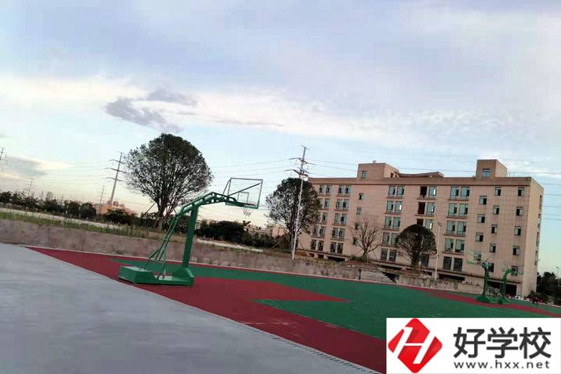 湘潭計算機(jī)職業(yè)學(xué)校運動場