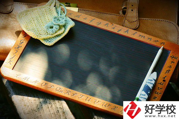 長(zhǎng)沙益立中等職業(yè)學(xué)校是公辦還是民辦？辦學(xué)條件怎么樣？