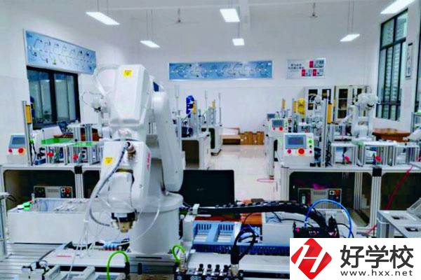 望城區(qū)職業(yè)中專是什么性質(zhì)的學(xué)校？一學(xué)期要多少錢？