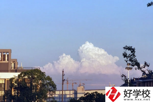 株洲鐵路機(jī)電職業(yè)技術(shù)學(xué)校怎么樣？是公立的還是私立的？
