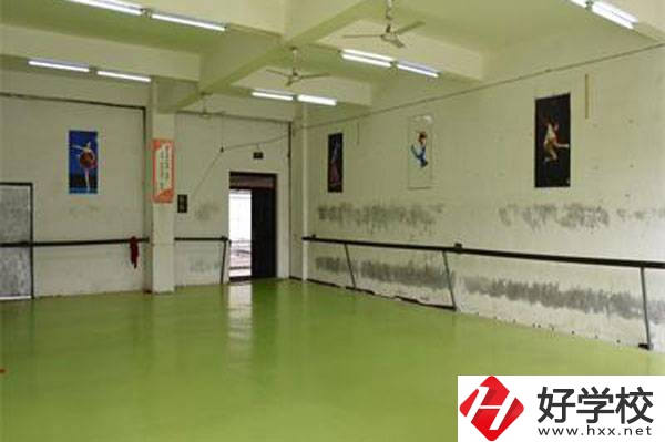 張家界旅游學校開設了哪些熱門專業(yè)？
