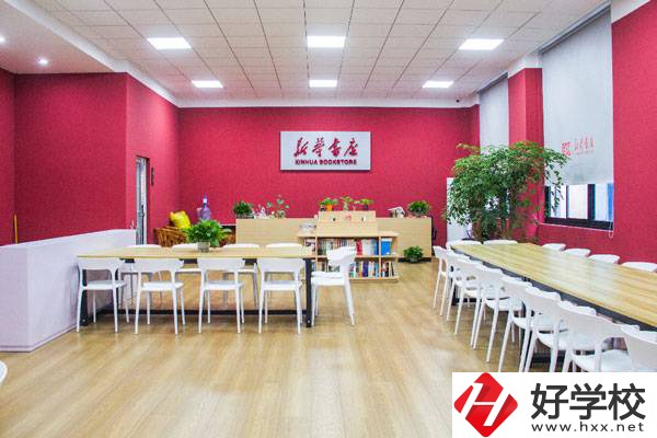 湖南工業(yè)貿(mào)易學(xué)校有哪些熱門專業(yè)，師資力量如何？