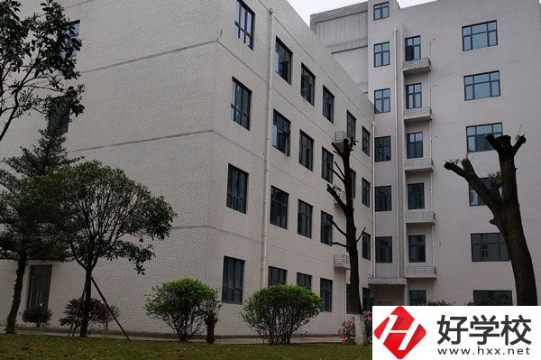 湖南有色金屬中等專業(yè)學(xué)校有哪些招生專業(yè)，收費(fèi)情況如何？