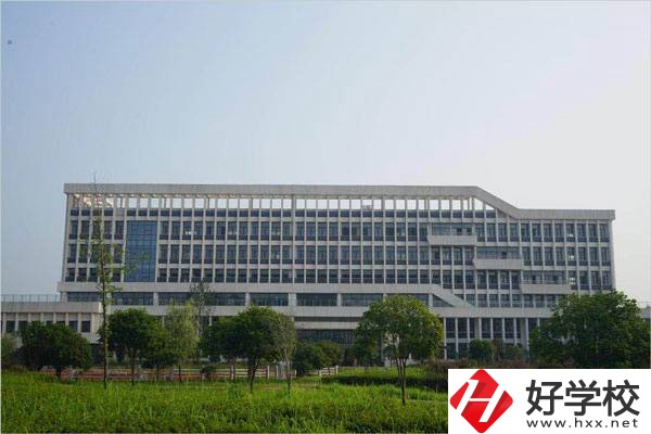 益陽職業(yè)技術(shù)學(xué)院招收初中生嗎？辦學(xué)怎么樣？