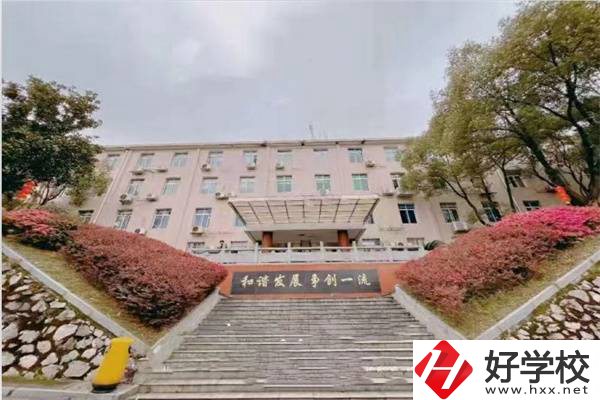 長沙有哪些中專接收轉(zhuǎn)學(xué)生？轉(zhuǎn)學(xué)后可以換專業(yè)嗎？