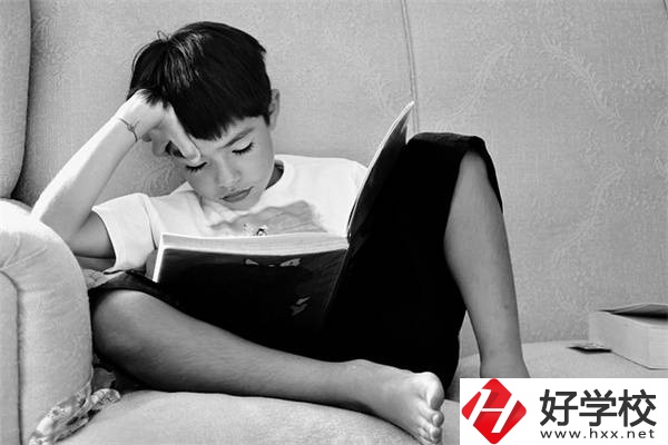 湖南初三男孩不想上學(xué)怎么辦？不參加中考還有書讀嗎？