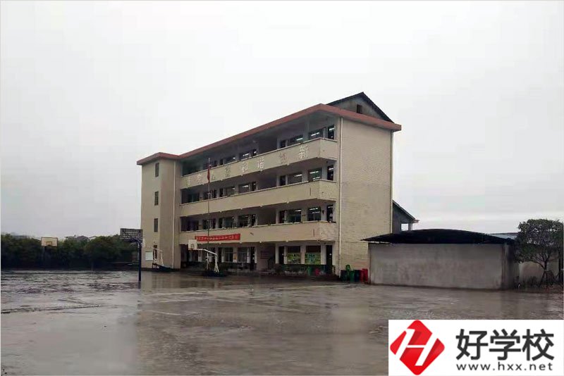 張家界僑輝技術(shù)學(xué)校宿舍情況怎樣？值不值得報？