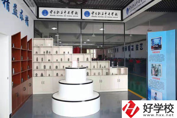 寧鄉(xiāng)縣職業(yè)中專學(xué)校錄取線是多少？學(xué)費(fèi)標(biāo)準(zhǔn)是多少？
