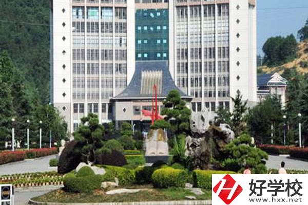 湘西州經(jīng)濟(jì)貿(mào)易學(xué)校是民辦還是公辦的？學(xué)校設(shè)施如何？