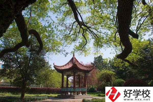長(zhǎng)沙排名前三的重點(diǎn)中專有哪些?師資怎么樣？