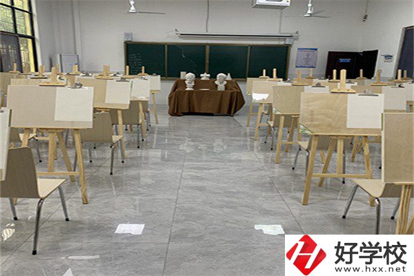 衡陽市鐵路運(yùn)輸職業(yè)學(xué)校學(xué)費(fèi)貴嗎？有哪些特色？