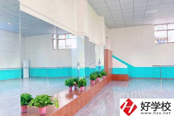 婁底市藝術(shù)職業(yè)學(xué)院有哪些專業(yè)？學(xué)費(fèi)是多少？