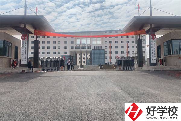 衡陽哪些學(xué)?？梢詫W(xué)美容美發(fā)？好就業(yè)嗎？