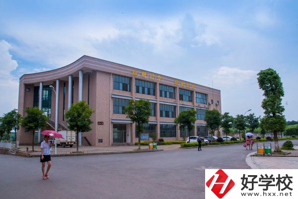 寧鄉(xiāng)市職業(yè)中專學(xué)校的師資力量如何？有辦學(xué)優(yōu)勢嗎？